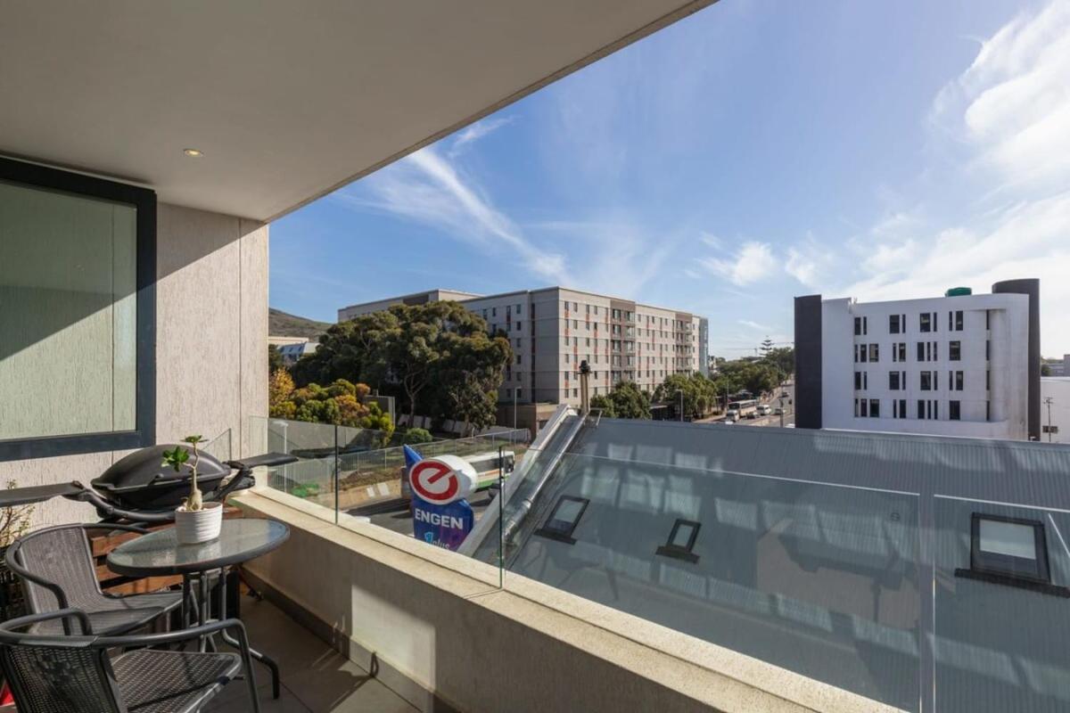 Apartment Trendy Bachelor Pad Free Parking Rooftop Pool