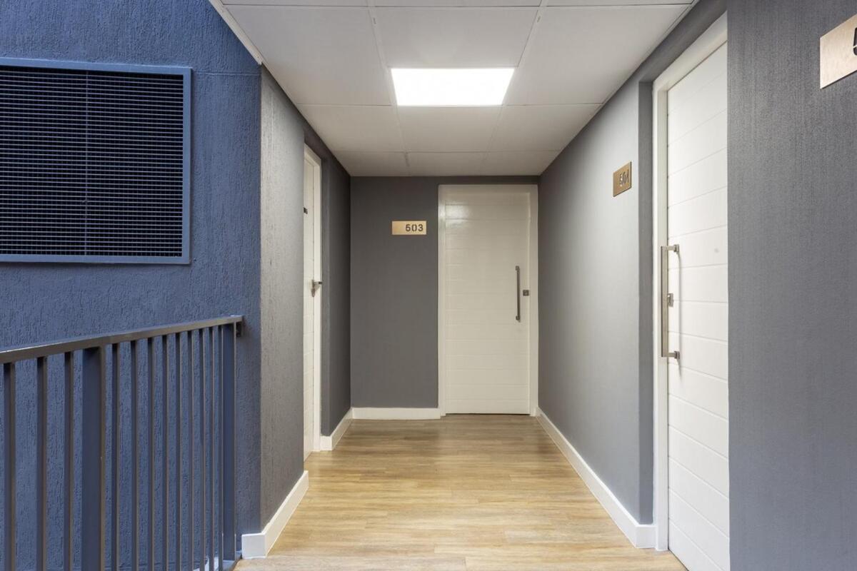 Apartment Trendy Bachelor Pad Free Parking Rooftop Pool
