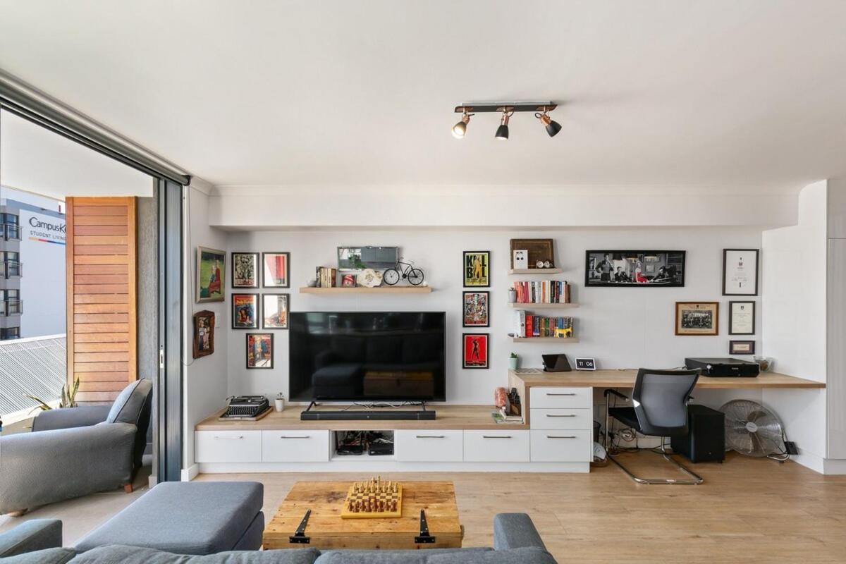 Apartment Trendy Bachelor Pad Free Parking Rooftop Pool