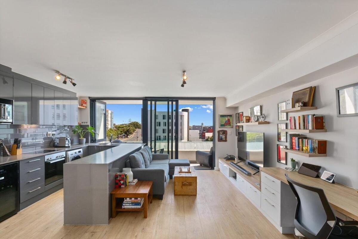 Trendy Bachelor Pad Free Parking Rooftop Pool Cape Town