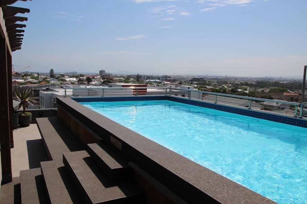 Apartment Trendy Bachelor Pad Free Parking Rooftop Pool Cape Town
