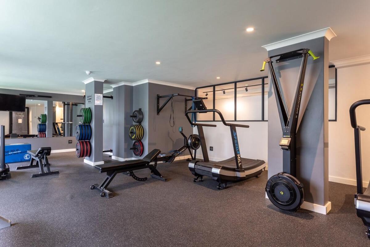 Apartment Trendy Bachelor Pad Free Parking Rooftop Pool