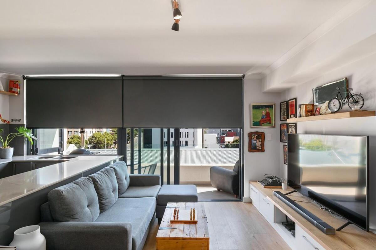 Trendy Bachelor Pad Free Parking Rooftop Pool Apartment Cape Town