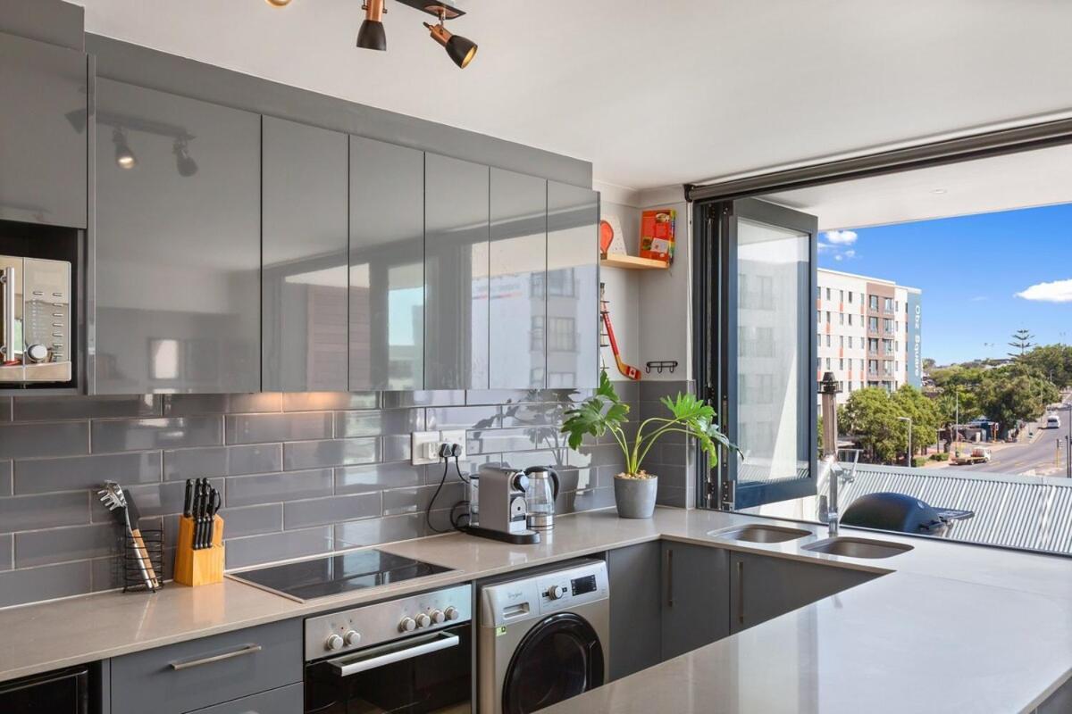 Trendy Bachelor Pad Free Parking Rooftop Pool Cape Town