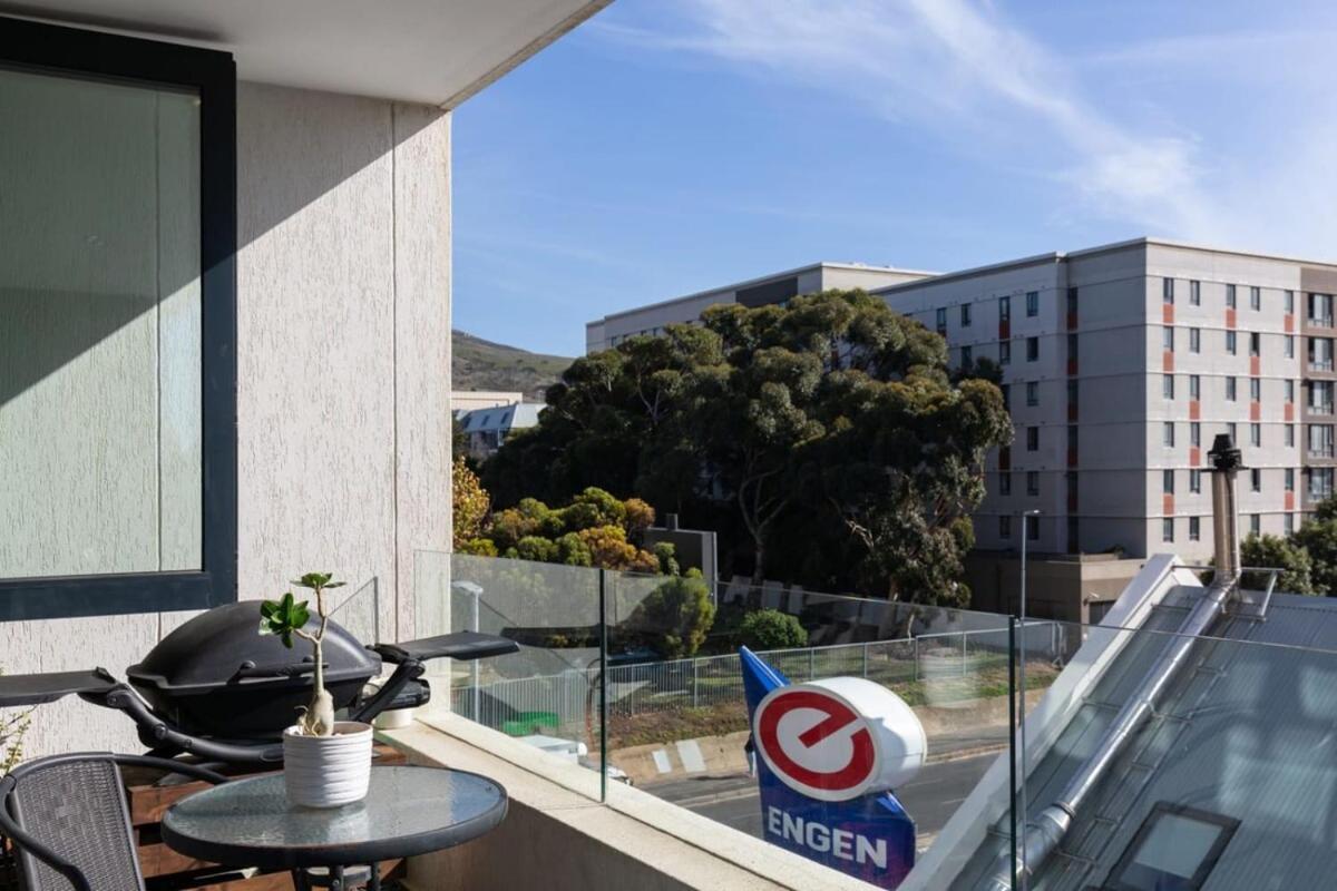 Apartment Trendy Bachelor Pad Free Parking Rooftop Pool