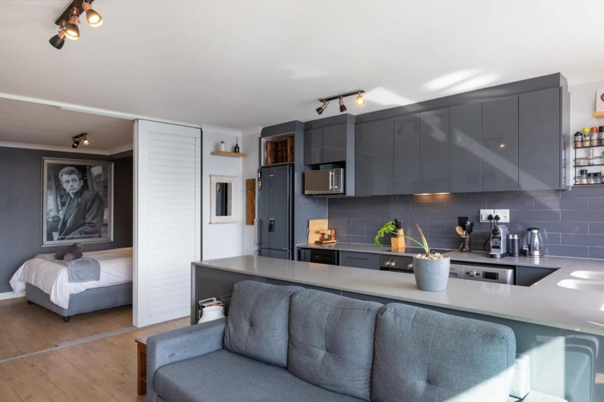 Apartment Trendy Bachelor Pad Free Parking Rooftop Pool *