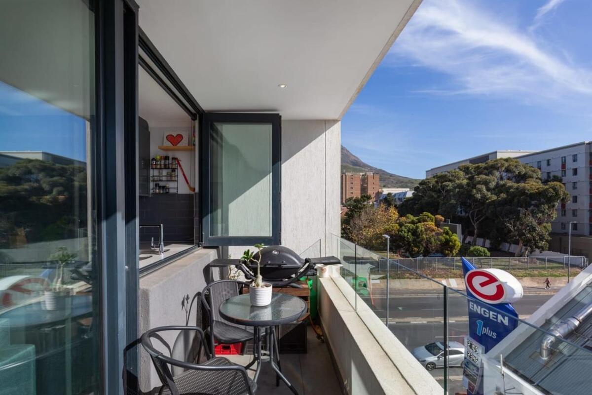 Apartment Trendy Bachelor Pad Free Parking Rooftop Pool *
